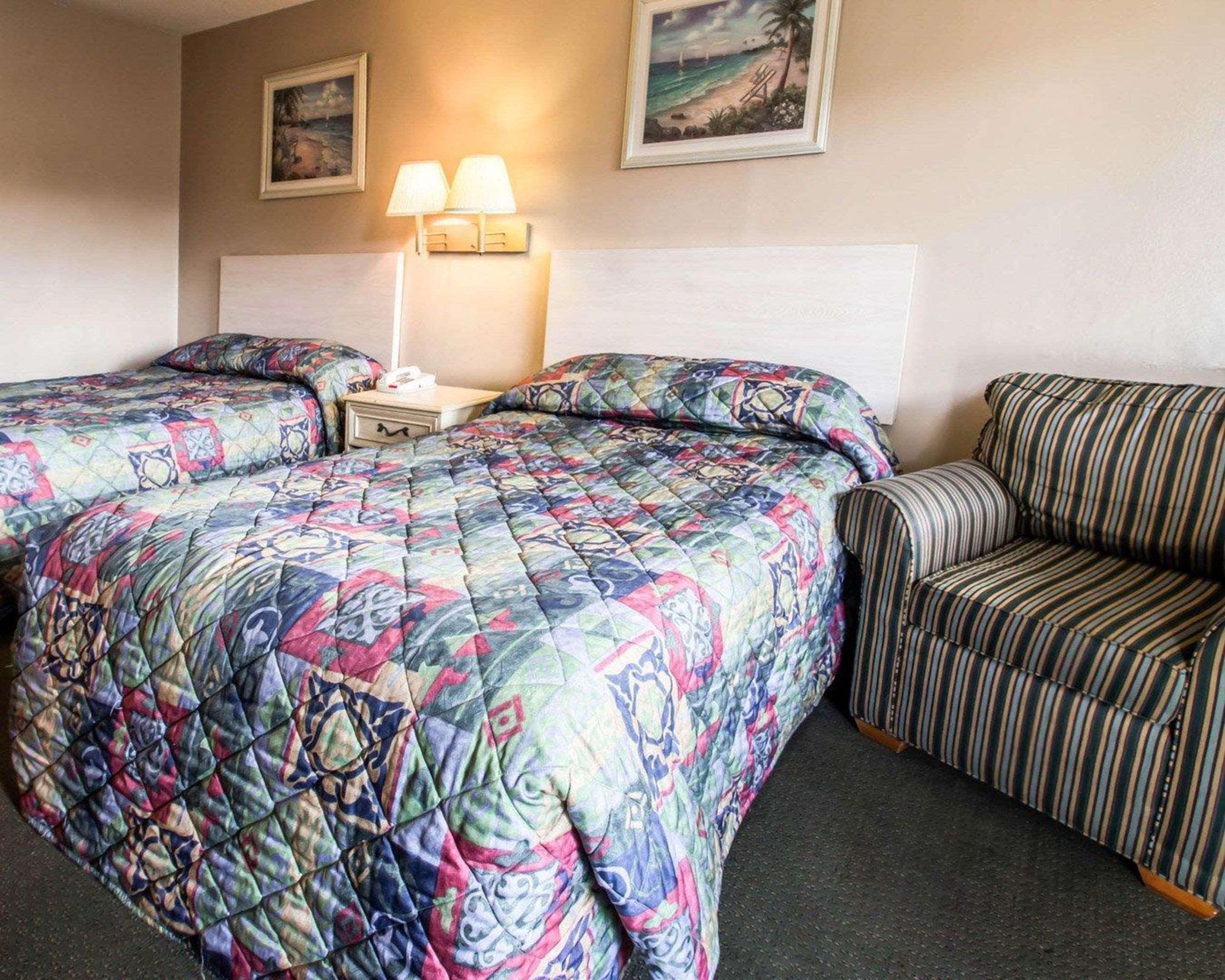 Rodeway Inn Forest City Eksteriør bilde