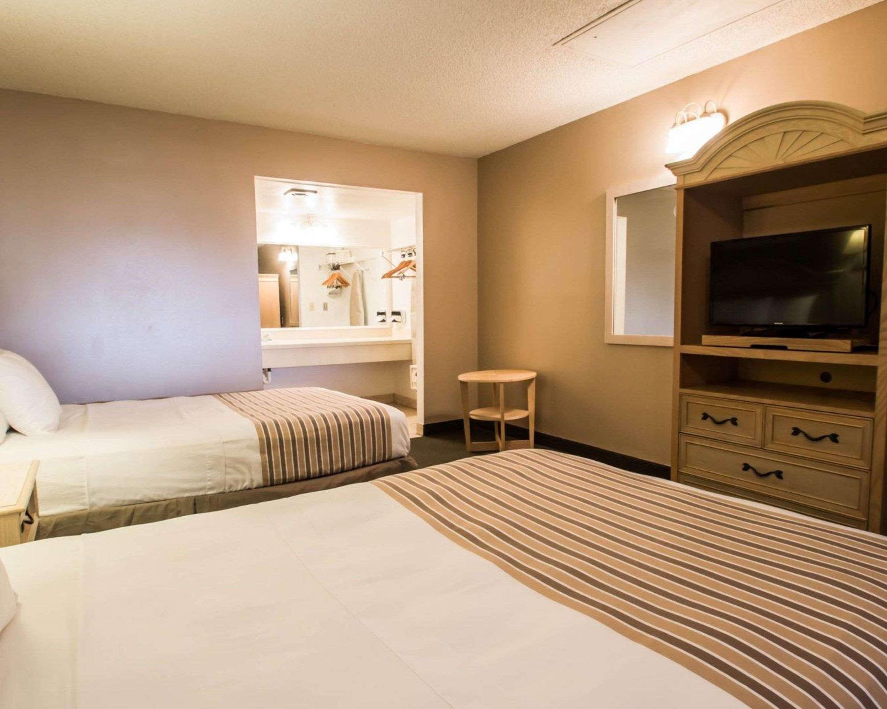 Rodeway Inn Forest City Eksteriør bilde