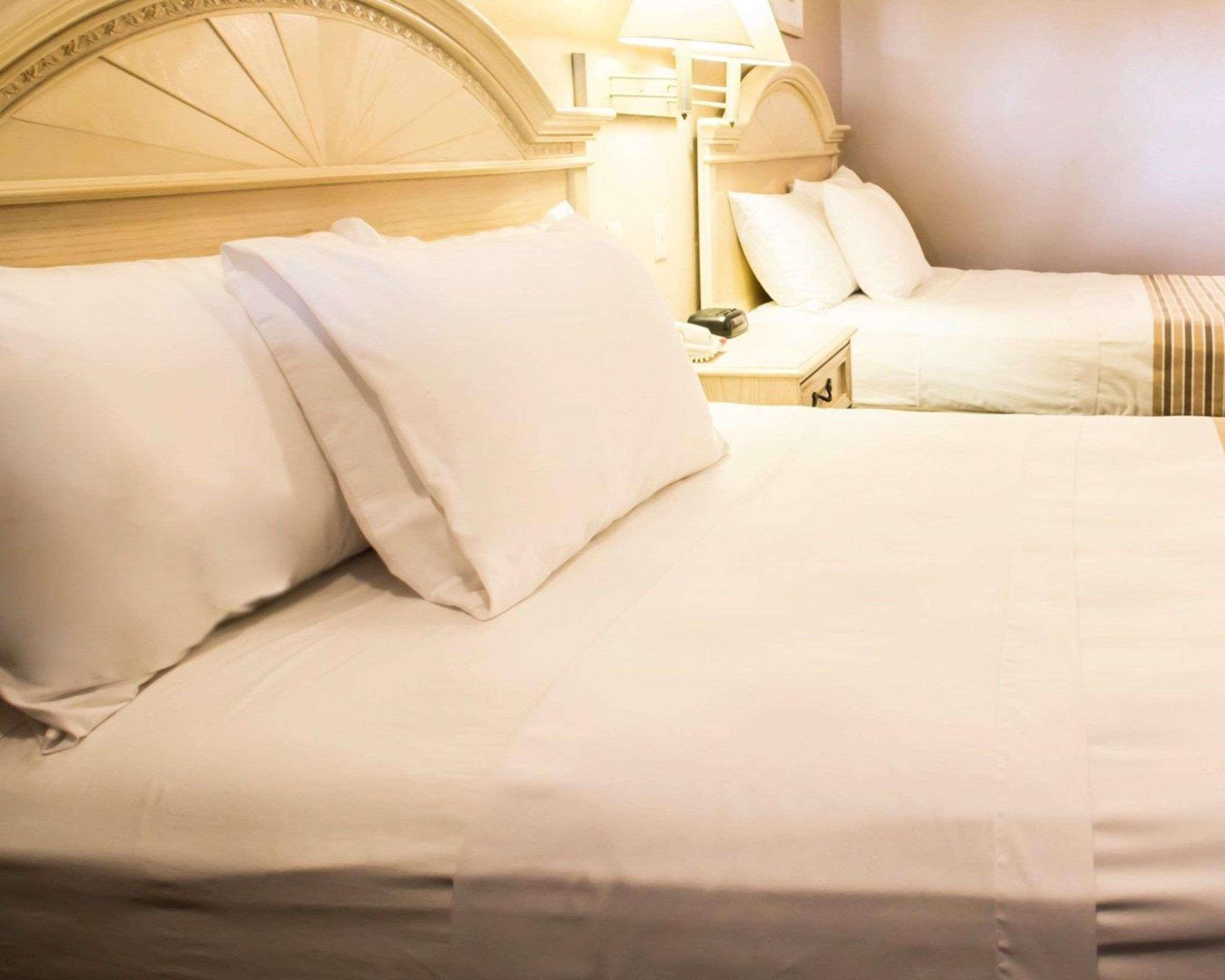 Rodeway Inn Forest City Eksteriør bilde