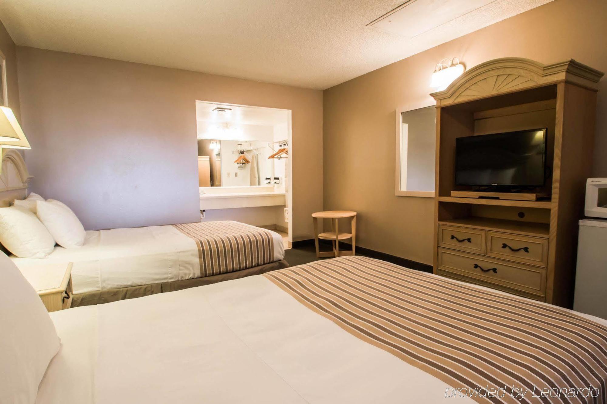 Rodeway Inn Forest City Eksteriør bilde